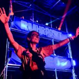 Fan auf schultern beim ruhrpott rodeo