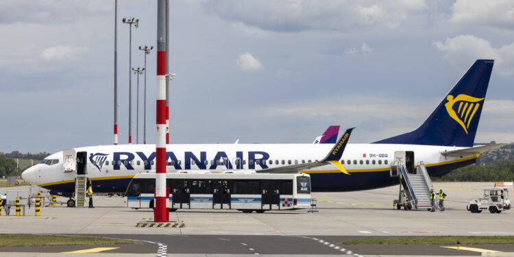 Két ryanair-gép is madárnak ütközött budapesten, az egyik kifutópályát le is zárták 2026