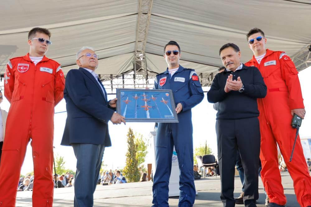 Kayseri sanayi ve teknoloji bakanı kacır'dan bi̇li̇mfest kayseri'ye türkiye birinciliği ödülü 2026 sanayi teknoloji bakan kac dan mfest kayseri rkiye biri 1 kayseri başkan dr. Memduh büyükkılıç öncülüğünde hizmetlerini sürdüren kayseri büyükşehir belediyesi, bilimi toplumun her... Iustitia. Bg sanayi ve teknoloji bakanı kacır'dan bi̇li̇mfest kayseri'ye türkiye birinciliği ödülü 2026 2026-10-21 23:30:00 adalet - iustitia. Bg kayseri