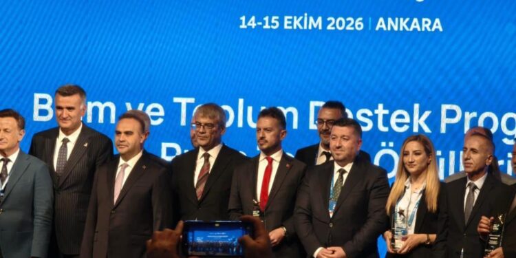 Sanayi ve teknoloji bakanı kacır'dan bi̇li̇mfest kayseri'ye türkiye birinciliği ödülü 2026