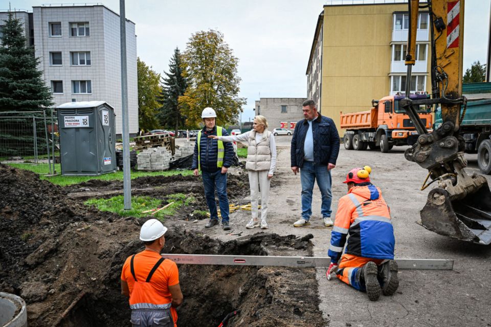 Automobilių stovėjimo simno daugiabučių aikštelės keičiasi neatpažįstamai 2026 simno daugiabu aik tel kei iasi neatpa stamai 2026 1 automobilių stovėjimo iustitia. Bg kasdienis patogumas prasideda nuo paprastų dalykų: vietos automobiliui, lygaus tako pėstiesiems, gerai apšviesto kiemo ir tvarkingos aplinkos, kurioje gera gyventi. Būtent... Simno daugiabučių aikštelės keičiasi neatpažįstamai 2026 2026-10-22 11:43:51 teisingumas - iustitia. Bg automobilių stovėjimo