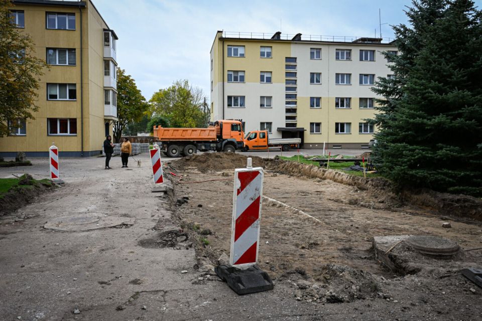 Automobilių stovėjimo simno daugiabučių aikštelės keičiasi neatpažįstamai 2026 simno daugiabu aik tel kei iasi neatpa stamai 2026 2 automobilių stovėjimo iustitia. Bg kasdienis patogumas prasideda nuo paprastų dalykų: vietos automobiliui, lygaus tako pėstiesiems, gerai apšviesto kiemo ir tvarkingos aplinkos, kurioje gera gyventi. Būtent... Simno daugiabučių aikštelės keičiasi neatpažįstamai 2026 2026-10-22 11:43:51 teisingumas - iustitia. Bg automobilių stovėjimo