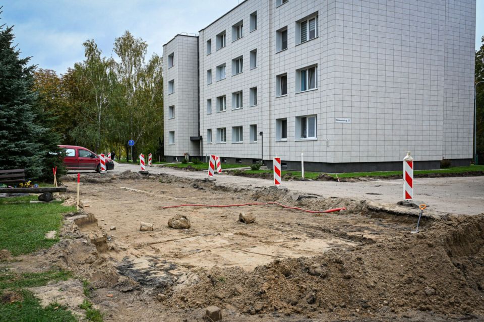 Automobilių stovėjimo simno daugiabučių aikštelės keičiasi neatpažįstamai 2026 simno daugiabu aik tel kei iasi neatpa stamai 2026 4 automobilių stovėjimo iustitia. Bg kasdienis patogumas prasideda nuo paprastų dalykų: vietos automobiliui, lygaus tako pėstiesiems, gerai apšviesto kiemo ir tvarkingos aplinkos, kurioje gera gyventi. Būtent... Simno daugiabučių aikštelės keičiasi neatpažįstamai 2026 2026-10-22 11:43:51 teisingumas - iustitia. Bg automobilių stovėjimo