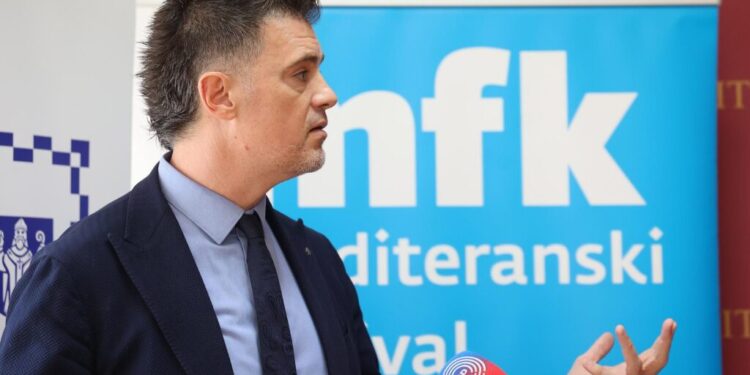Situacija u izdavaštvu tržište knjiga u rh raste. Jedna po cijeni od 2199 eura je skoro rasprodana 2026