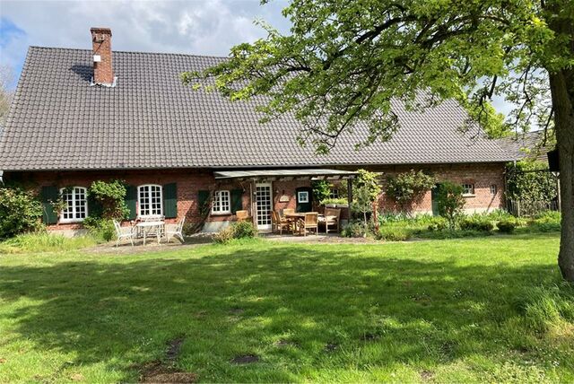 Außenaufnahme des landhauses in bocholt-barlo, das zur aufzeichnung der rtl-show "sommerhaus der stars" dient.