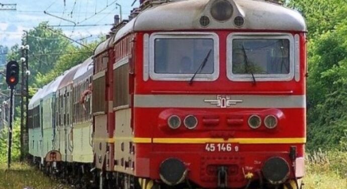 Спряха влаковете заради теч на газ на гарата в карлово, влакът за бургас закъснява 2026 - юстиция Спряха влаковете заради теч на газ на гарата в карлово, влакът за бургас закъснява 2026