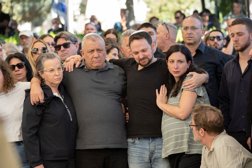 Eisenkot i̇srail seçimlerinde sandıkta yerini alan eski genelkurmay başkanı gadi eisenkot kimdir? 2026 srail imlerinde sand kta yerini alan eski genelkurmay k 1 eisenkot abd merkezli cnn international'da yer alan bir haberde 27 ekim'de i̇srail'de gerçekleştirilecek seçimlerde sandıkta... Iustitia. Bg i̇srail seçimlerinde sandıkta yerini alan eski genelkurmay başkanı gadi eisenkot kimdir? 2026 2026-10-25 18:36:00 adalet - iustitia. Bg eisenkot