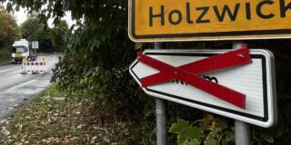 Stadt im stresstest durch autobahnbaustelle: unna darf kein zweites lüdenscheid werden! 2026 - iustitia. Bg - gerechtigkeit Ein rot durchkreuztes schild mit der aufschrift zentrum.