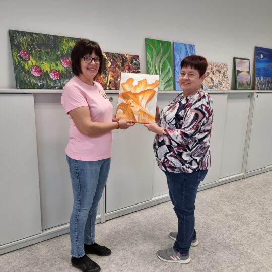 Stepanavičienė vietoj įmantriai z. Stepanavičienė vietoj įmantriai puoštų tortų dabar džiugina išskirtiniais paveikslais (foto) 2026 stepanavi ien vietoj mantriai puo tort dabar iugina ski 5 stepanavičienė vietoj įmantriai iustitia. Bg gimtasis rokiškis
ryškus pasirodymas  blyškias bibliotekos sienas z. Stepanavičienė papuošė margais ir akį itin traukiančiais darbais. Moteris juos kuria namuose ir sako – sau... Z. Stepanavičienė vietoj įmantriai puoštų tortų dabar džiugina išskirtiniais paveikslais (foto) 2026 2026-10-22 09:52:13 teisingumas - iustitia. Bg stepanavičienė vietoj įmantriai