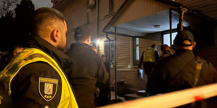 Стрілянина у тцк в києві: чоловік мав при собі пістолет, зробив 7 прицільних пострілів – поліція 2026
