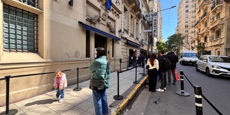 El supremo pide al gobierno la lista de 160. 000 nacionalizados con la ley de nietos y advierte de su "responsabilidad penal" si no la entrega 2026