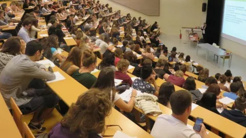 Yök'ten üniversitelere 'aile' dayatması: kampüslerde 'evlilik' eğitimi başlayacak 2026 - adalet - iustitia. Bg Yök'ten üniversitelere 'aile' dayatması: kampüslerde 'evlilik' eğitimi başlayacak 2026