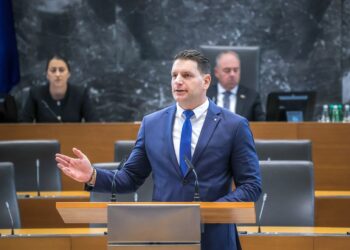 V tiskani demokraciji preberite: opozicija pogorela s poskusom razrešitve predsednika državnega zbora – politični šov se ni izšel 2026