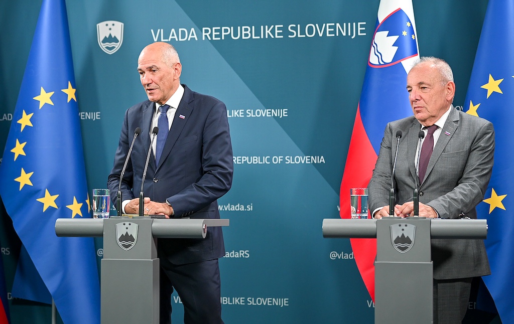 V tiskani izdaji demokracije preberite: proračuna za leti 2027 in 2028: več naložb, primanjkljaj pod tremi odstotki, novih davkov ne bo 2026 - pravosodje - iustitia. Bg Novih davkov v tiskani izdaji demokracije preberite: proračuna za leti 2027 in 2028: več naložb, primanjkljaj pod tremi odstotki, novih davkov ne bo 2026 tiskani izdaji demokracije preberite prora una leti 202 novih davkov piše: vida kocjan
predloga proračunov za leti 2027 in 2028 temeljita na stabilnosti, varnosti in predvidljivosti.... Iustitia. Bg v tiskani izdaji demokracije preberite: proračuna za leti 2027 in 2028: več naložb, primanjkljaj pod tremi odstotki, novih davkov ne bo 2026 2026-10-20 07:41:52 pravosodje - iustitia. Bg novih davkov