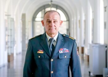 Dr. Tomaž kladnik, zgodovinar in polkovnik slovenske vojske, v intervjuju za novo demokracijo: »slovenska vojska je v republiki sloveniji edini nosilec razvoja vojaškega znanja, vojaških ved in s tem vojaškega poklica« 2026