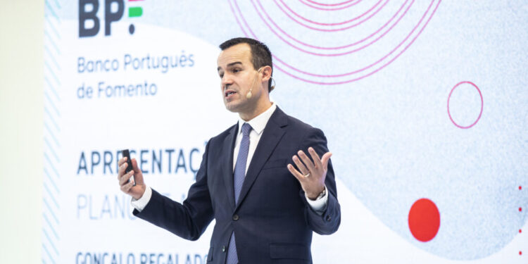 Trabalhadores do banco de fomento e da sgm abrangidos pelo primeiro acordo coletivo 2026