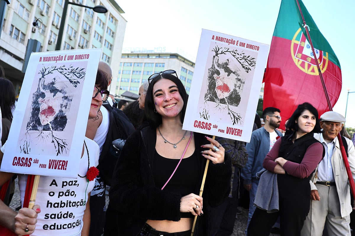 "um trabalho e casa para viver". Milhares voltaram às ruas de lisboa (veja as fotos) 2026 - justiça - iustitia. Bg Casa para viver "um trabalho e casa para viver". Milhares voltaram às ruas de lisboa (veja as fotos) 2026 trabalho casa para viver milhares voltaram ruas lisboa casa para viver milhares de pessoas juntaram-se este sábado (24 de outubro) em lisboa para exigir ao governo “um trabalho e uma casa... Iustitia. Bg "um trabalho e casa para viver". Milhares voltaram às ruas de lisboa (veja as fotos) 2026 2026-10-24 20:10:23 justiça - iustitia. Bg casa para viver