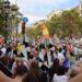 Unas 1. 700 personas se manifiestan por el 12-o en barcelona con banderas españolas y de ceuta 2026 - justicia - iustitia. Bg Unas 1. 700 personas se manifiestan por el 12-o en barcelona con banderas españolas y de ceuta 2026