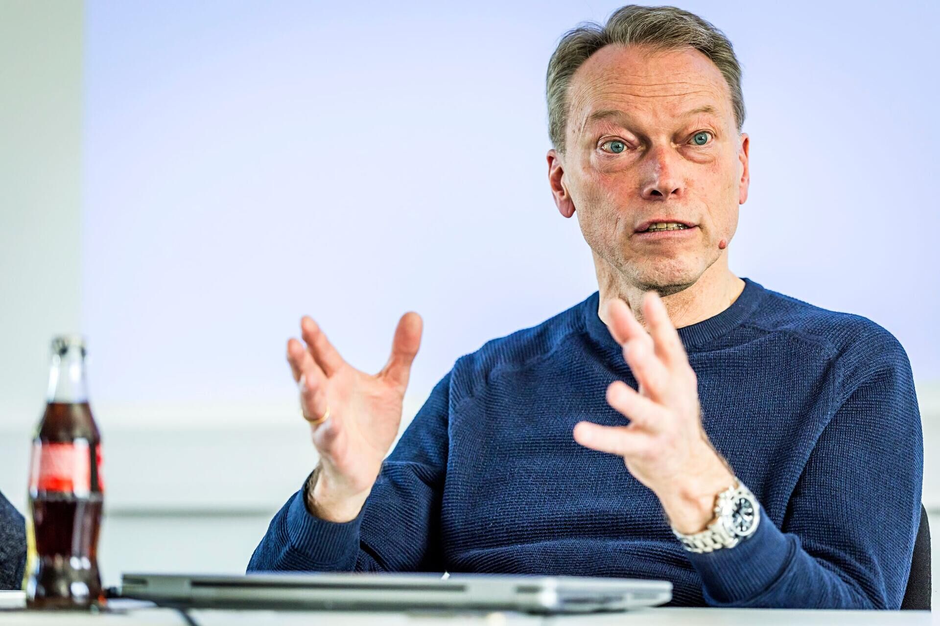 Unfallforscher handynutzung steuer unfallforscher: handynutzung am steuer nimmt dramatisch zu 2026 unfallforscher handynutzung steuer nimmt dramatisch 202 1 unfallforscher handynutzung steuer verfasst von:dpa kurz mal eben eine nachricht tippen, auch wenn sich der verkehr vor einem gerade staut: was... Iustitia. Bg unfallforscher: handynutzung am steuer nimmt dramatisch zu 2026 2026-10-20 07:18:00 iustitia. Bg - gerechtigkeit unfallforscher handynutzung steuer