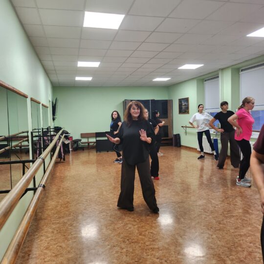Į šokį vaikus pastūmėję tėveliai ir patys tapo šokėjais: rokiškio choreografijos skyrius saviraiškos per šokį moko suaugusiuosius 2026 - teisingumas - iustitia. Bg Šokį vaikus pastūmėję į šokį vaikus pastūmėję tėveliai ir patys tapo šokėjais: rokiškio choreografijos skyrius saviraiškos per šokį moko suaugusiuosius 2026 vaikus past veliai patys tapo jais roki kio choreografi 4 šokį vaikus pastūmėję iustitia. Bg gimtasis rokiškis
pri(si)kalbėjo
užsiėmimus vedanti šokio pedagogė, choreografė snieguolė skardžiuvienė šypsosi, kad to „didelio“ pavadinimo esmė – labai paprasta: tai – du... Į šokį vaikus pastūmėję tėveliai ir patys tapo šokėjais: rokiškio choreografijos skyrius saviraiškos per šokį moko suaugusiuosius 2026 2026-10-21 09:42:41 teisingumas - iustitia. Bg šokį vaikus pastūmėję