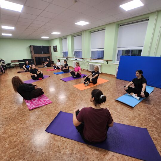 Į šokį vaikus pastūmėję tėveliai ir patys tapo šokėjais: rokiškio choreografijos skyrius saviraiškos per šokį moko suaugusiuosius 2026 - teisingumas - iustitia. Bg Šokį vaikus pastūmėję į šokį vaikus pastūmėję tėveliai ir patys tapo šokėjais: rokiškio choreografijos skyrius saviraiškos per šokį moko suaugusiuosius 2026 vaikus past veliai patys tapo jais roki kio choreografi 5 šokį vaikus pastūmėję iustitia. Bg gimtasis rokiškis
pri(si)kalbėjo
užsiėmimus vedanti šokio pedagogė, choreografė snieguolė skardžiuvienė šypsosi, kad to „didelio“ pavadinimo esmė – labai paprasta: tai – du... Į šokį vaikus pastūmėję tėveliai ir patys tapo šokėjais: rokiškio choreografijos skyrius saviraiškos per šokį moko suaugusiuosius 2026 2026-10-21 09:42:41 teisingumas - iustitia. Bg šokį vaikus pastūmėję