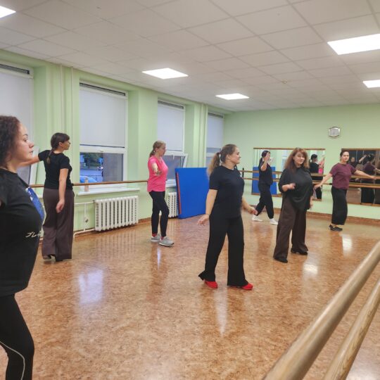 Į šokį vaikus pastūmėję tėveliai ir patys tapo šokėjais: rokiškio choreografijos skyrius saviraiškos per šokį moko suaugusiuosius 2026 - teisingumas - iustitia. Bg Šokį vaikus pastūmėję į šokį vaikus pastūmėję tėveliai ir patys tapo šokėjais: rokiškio choreografijos skyrius saviraiškos per šokį moko suaugusiuosius 2026 vaikus past veliai patys tapo jais roki kio choreografi šokį vaikus pastūmėję iustitia. Bg gimtasis rokiškis
pri(si)kalbėjo
užsiėmimus vedanti šokio pedagogė, choreografė snieguolė skardžiuvienė šypsosi, kad to „didelio“ pavadinimo esmė – labai paprasta: tai – du... Į šokį vaikus pastūmėję tėveliai ir patys tapo šokėjais: rokiškio choreografijos skyrius saviraiškos per šokį moko suaugusiuosius 2026 2026-10-21 09:42:41 teisingumas - iustitia. Bg šokį vaikus pastūmėję