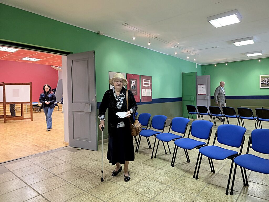 Politisko spēku vajadzību redzējumos tik atšķirīgie vēlētāji 2026 vajadz redz jumos tik gie 2026 3 politisko spēku cik saulaina izvērtās 15. Saeimas vēlēšanu norises diena, tik labdabīgā noskaņojumā pie cēsu novada iecirkņiem... Iustitia. Bg vajadzību redzējumos tik atšķirīgie vēlētāji 2026 2026-10-06 21:31:00 taisnīgums - iustitia. Bg politisko spēku