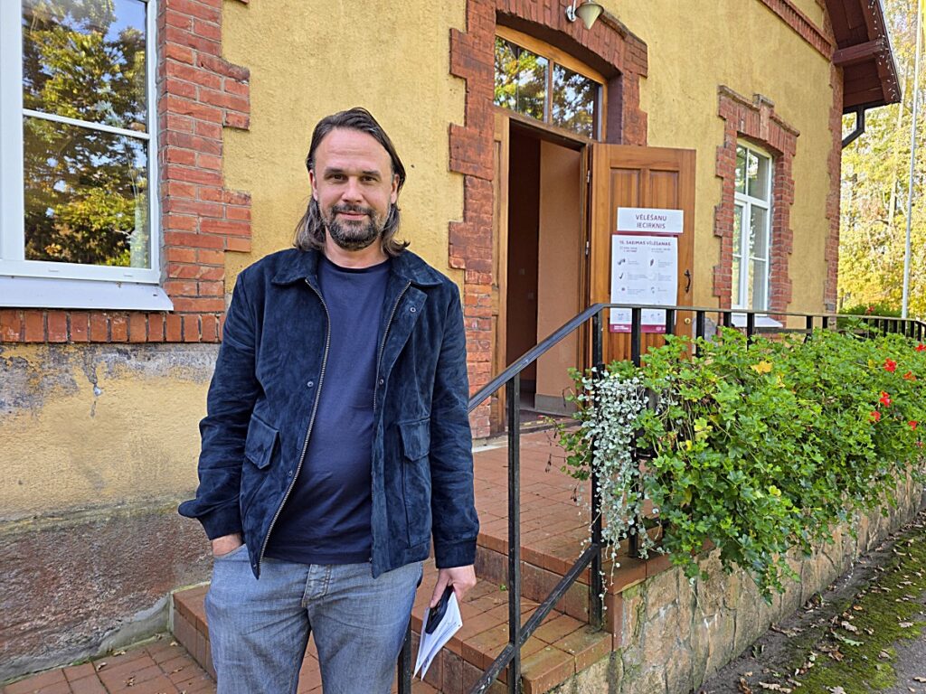 Politisko spēku vajadzību redzējumos tik atšķirīgie vēlētāji 2026 vajadz redz jumos tik gie 2026 33 politisko spēku cik saulaina izvērtās 15. Saeimas vēlēšanu norises diena, tik labdabīgā noskaņojumā pie cēsu novada iecirkņiem... Iustitia. Bg vajadzību redzējumos tik atšķirīgie vēlētāji 2026 2026-10-06 21:54:00 taisnīgums - iustitia. Bg politisko spēku