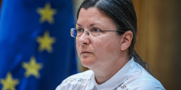 (video) katja kokot nalila čistega vina borutu sajovicu: “naše poslance se je skušalo podkupiti za prestop k gibanju svoboda in to sedaj preiskuje tudi npu” 2026