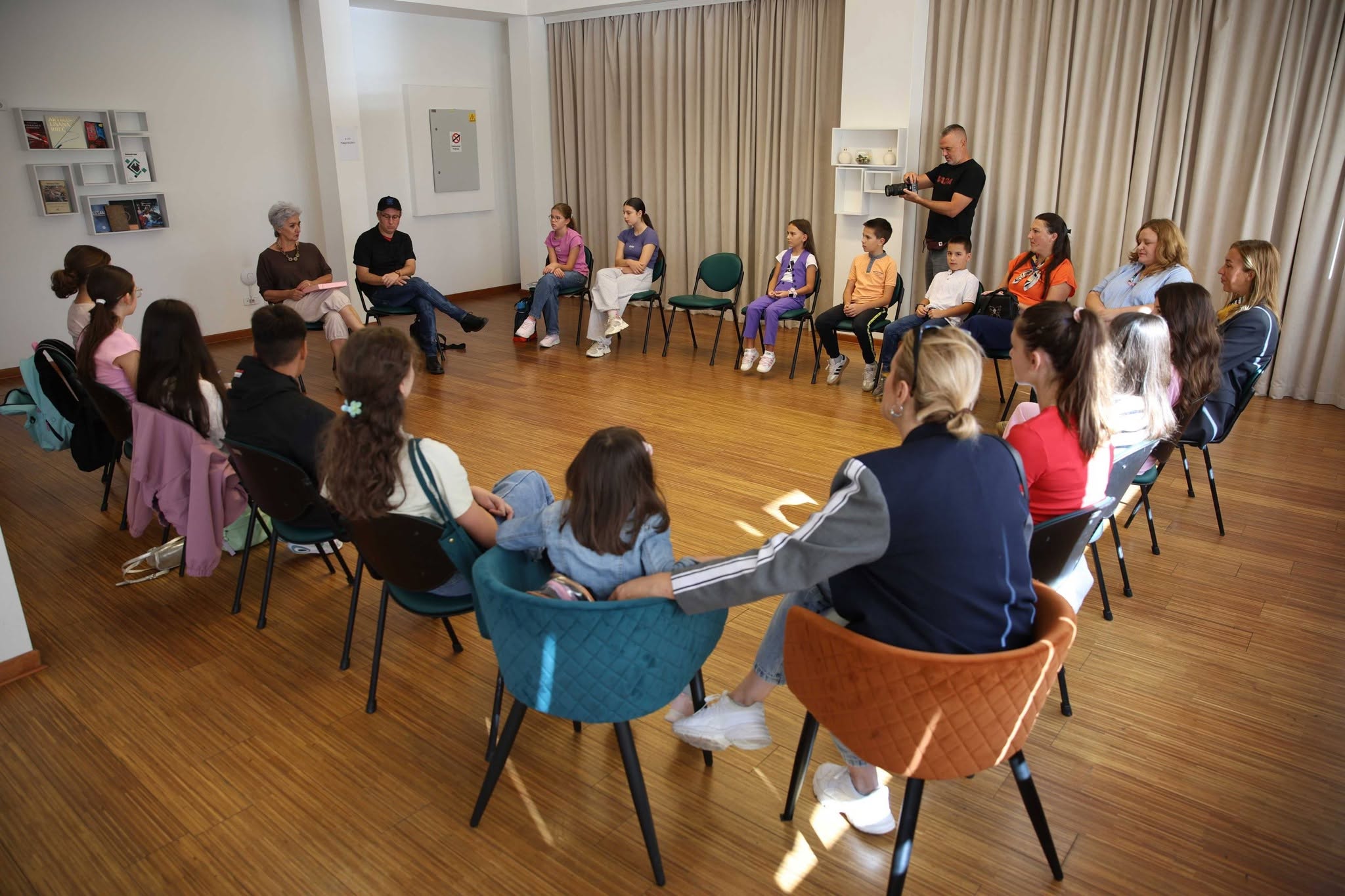 Od vještačke inteligencije do sevdalinke i crnogorske odiseje: bogat program petog dana festivala književnosti 2026 - правда - юстиция Festivala književnosti od vještačke inteligencije do sevdalinke i crnogorske odiseje: bogat program petog dana festivala književnosti 2026 vje inteligencije sevdalinke crnogorske odiseje bogat p festivala književnosti peti dan međunarodnog festivala književnosti otpočeo je književnom radionicom koju su sa učenicima podgoričkih škola... Iustitia. Bg od vještačke inteligencije do sevdalinke i crnogorske odiseje: bogat program petog dana festivala književnosti 2026 2026-10-03 18:58:55 правда - юстиция festivala književnosti