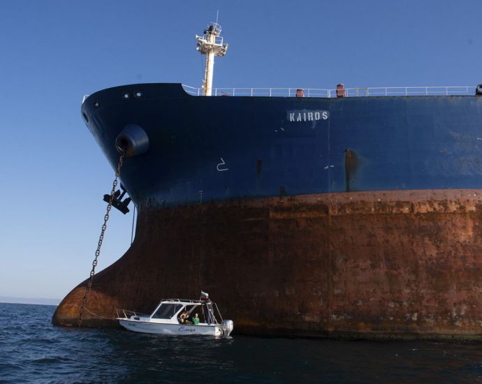 Водолази направиха оглед на танкера „кайрос“, аварирал край ахтопол (снимки) 2026 - юстиция Img