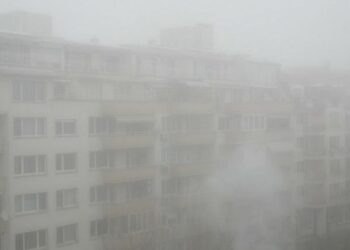 Времето утре: слънце, облаци, на места и дъжд, а край морето мъгла 2026
