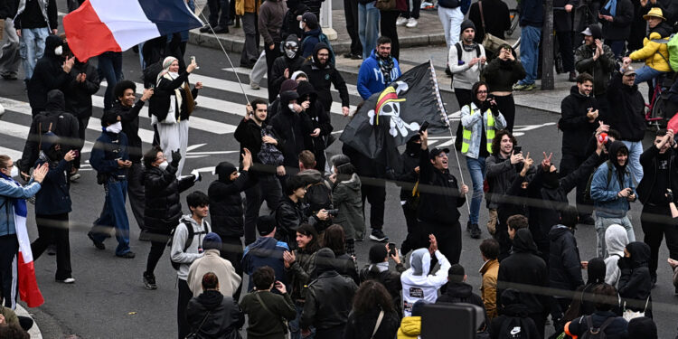 Βρυξέλλες: ένταση μεταξύ αστυνομίας και διαδηλωτών – διεκδικούν κονδύλια στην παιδεία 2026 - δικαιοσυνη - iustitia. Bg Βρυξέλλες: ένταση μεταξύ αστυνομίας και διαδηλωτών – διεκδικούν κονδύλια στην παιδεία 2026