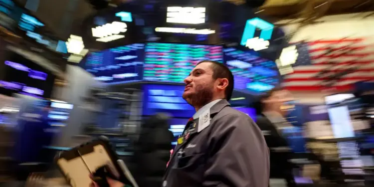 Wall Street abre no verde em semana de decisões na Fed 2026