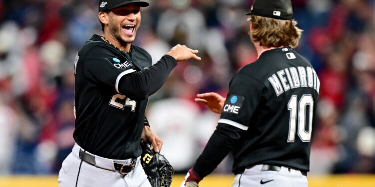 White sox defy mistakes, expectations and physical limitations to take 2-0 lead in alds 2026