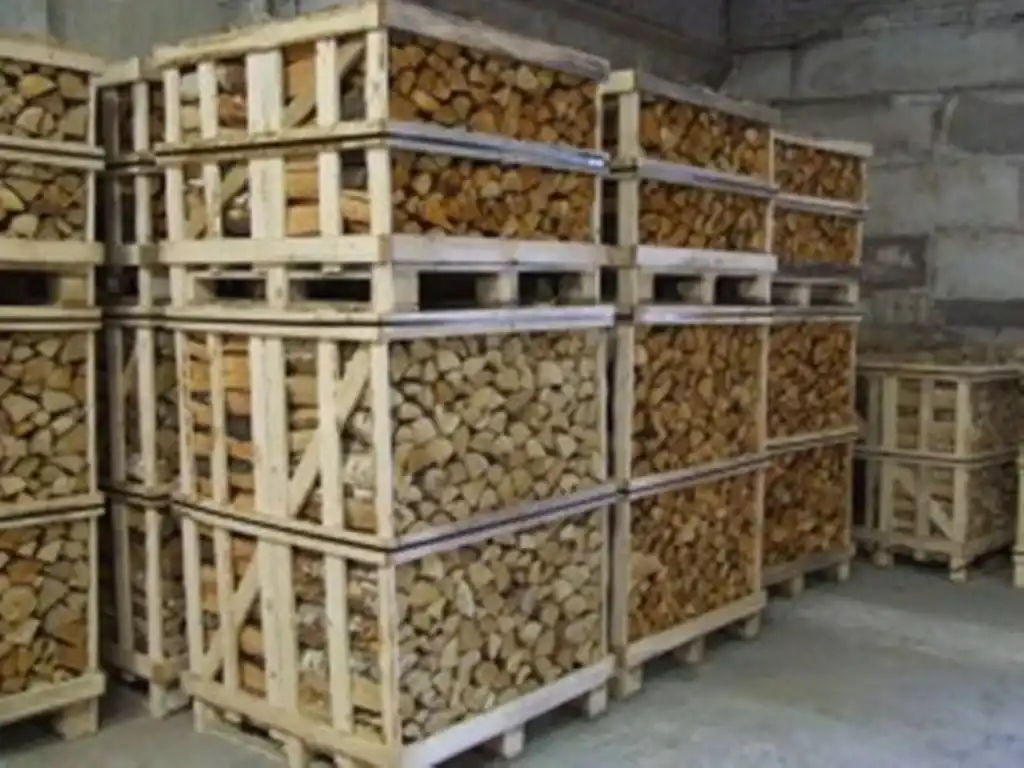 Firewood for sale kiln-dried oak beech birch and ash firewood Kiln dried ash firewood on pallets 2m3 ashwood logs 25 cm fsc hardwood firewood delivery uk ireland wholesale supply