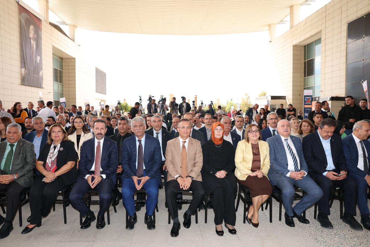 Kültür yolu festivali gastroantep düzenlenen törenle başladı 2026 - adalet - iustitia. Bg Kültür yolu kültür yolu festivali gastroantep düzenlenen törenle başladı 2026 yolu festivali gastroantep zenlenen renle lad 2026 1 kültür yolu gazi şehrin uluslararası yüzü olan gastroantep, kültür yolu festivali ile birlikte 9 gün boyunca 7’den 70’e tüm... Iustitia. Bg kültür yolu festivali gastroantep düzenlenen törenle başladı 2026 2026-10-04 00:05:00 adalet - iustitia. Bg kültür yolu