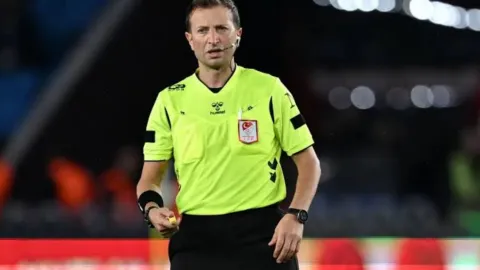 Gözaltına alınan hakem yasin kol'un para trafiği ortaya çıktı: toplam işlem hacmi 135 milyon tl 2026 - adalet - iustitia. Bg Gözaltına alınan hakem gözaltına alınan hakem yasin kol'un para trafiği ortaya çıktı: toplam işlem hacmi 135 milyon tl 2026 zalt nan hakem yasin kol para trafi ortaya toplam lem h gözaltına alınan hakem haber merkezi masak raporuna göre, gözaltına alınan hakem yasin kol'un hesaplarında 2020'den itibaren olağan dışı... Iustitia. Bg gözaltına alınan hakem yasin kol'un para trafiği ortaya çıktı: toplam işlem hacmi 135 milyon tl 2026 2026-10-05 12:44:30 adalet - iustitia. Bg gözaltına alınan hakem