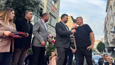 İzmir'de yeni parti'den istifa eden yaklaşık 200 kişi chp'ye katıldı 2026 - adalet - iustitia. Bg Yaklaşık kişi i̇zmir'de yeni parti'den istifa eden yaklaşık 200 kişi chp'ye katıldı 2026 zmir yeni parti den istifa eden yakla 200 chp kat 2026 yaklaşık kişi haber merkezi aralarında yeni parti buca kurucu ilçe yöneticilerinin de bulunduğu yaklaşık 200 kişi, partilerinden... Iustitia. Bg i̇zmir'de yeni parti'den istifa eden yaklaşık 200 kişi chp'ye katıldı 2026 2026-10-25 18:23:59 adalet - iustitia. Bg yaklaşık kişi