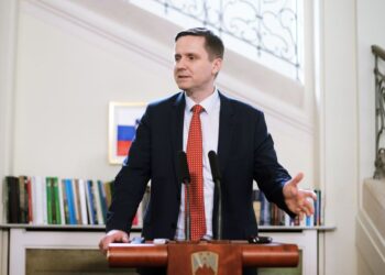 Zorčič priznal, da so glasove s predčasnih ter omnia volišč vnesli šele po koncu rednega preštevanja 2026